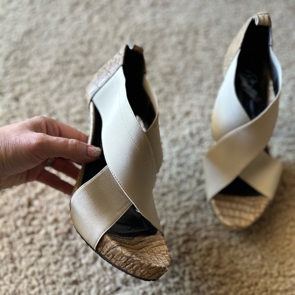 Donald Pliner Platform Tan Snakeskin Heels w Adjustable Straps 7 - Picture 13 of 13